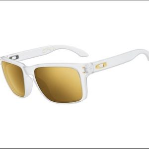oakley holbrook shaun white